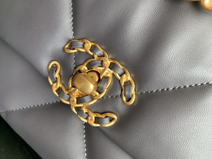  Handbag   Chanel 1160  size  26cmx16cmx9 cm