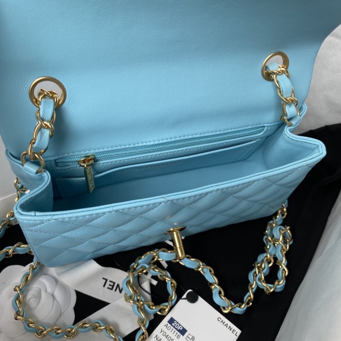  Handbag  Chanel  size  20 cm 