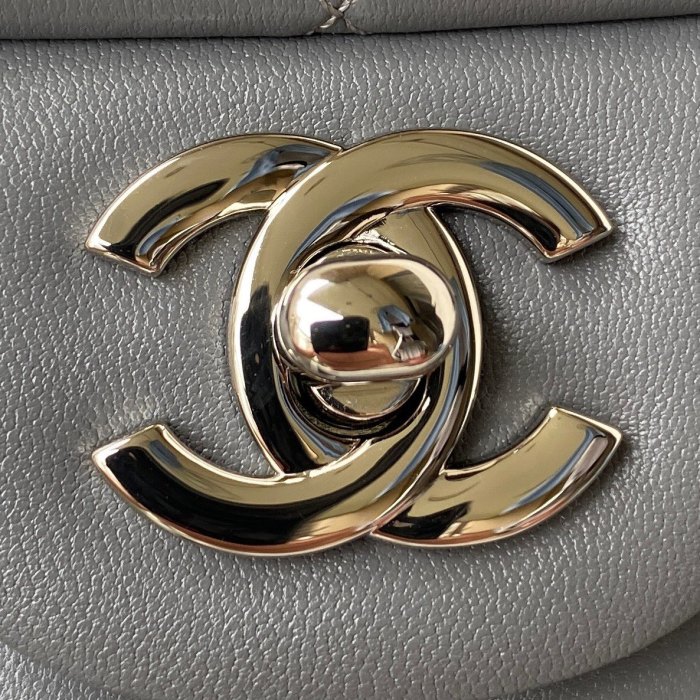  Handbag  Chanel  size 20 cm