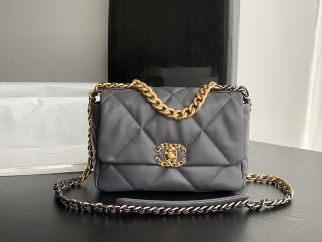  Handbag   Chanel 1160  size  26cmx16cmx9 cm