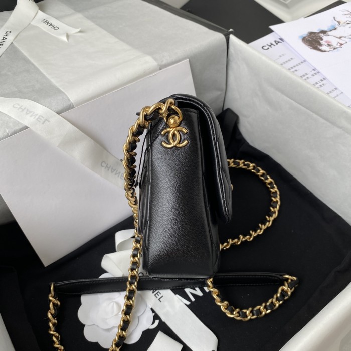  Handbag  Chanel AS2733  size  17×12.5×5 cm