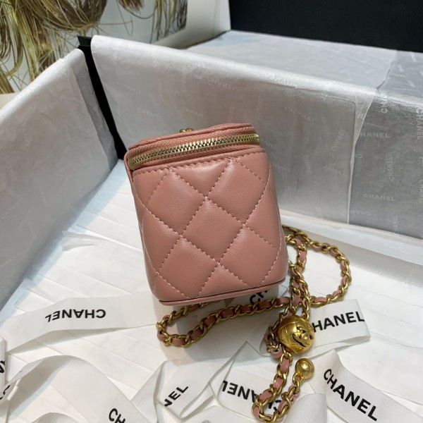  Handbag  Chanel  81136  size 10.5 8.5 7 cm