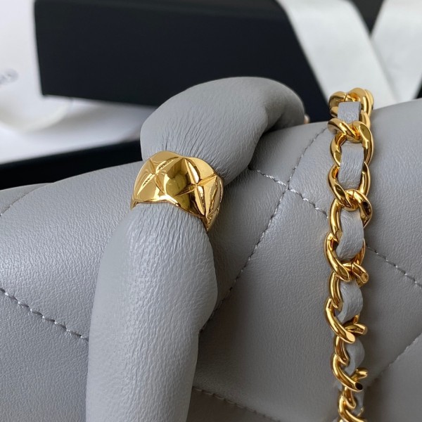  Handbag  Chanel  AP2236  size 19 cm