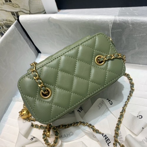  Handbag  Chanel  81138  size 16 9.5 8 cm