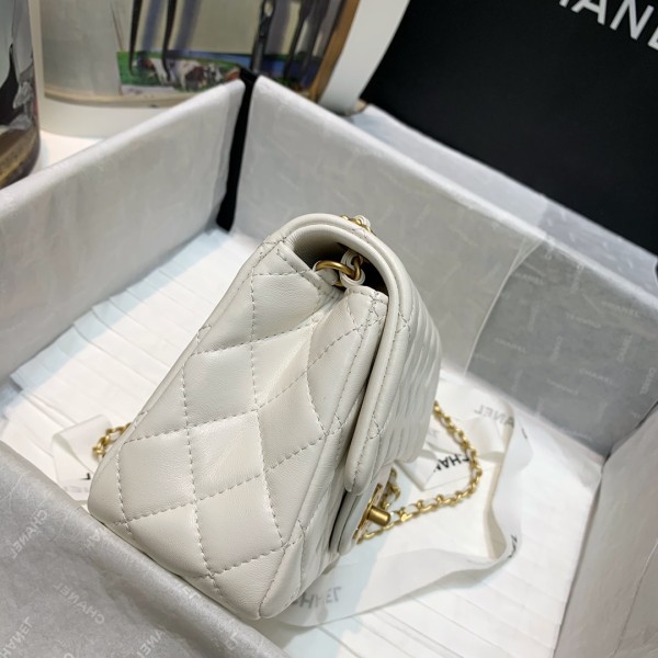 Handbag  Chanel 1786 size 17 cm