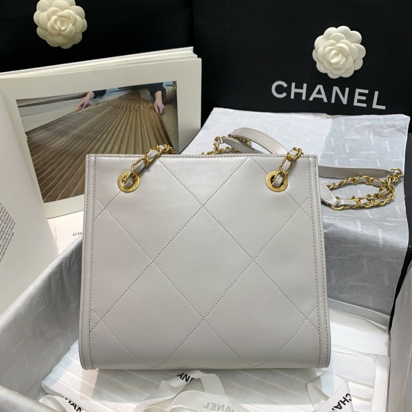  Handbag  Chanel  AS2750 size 23 21 11 cm