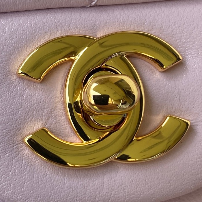  Handbag  Chanel  size  17 cm