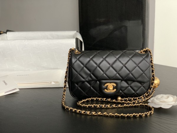  Handbag  Chanel  size  20 cm