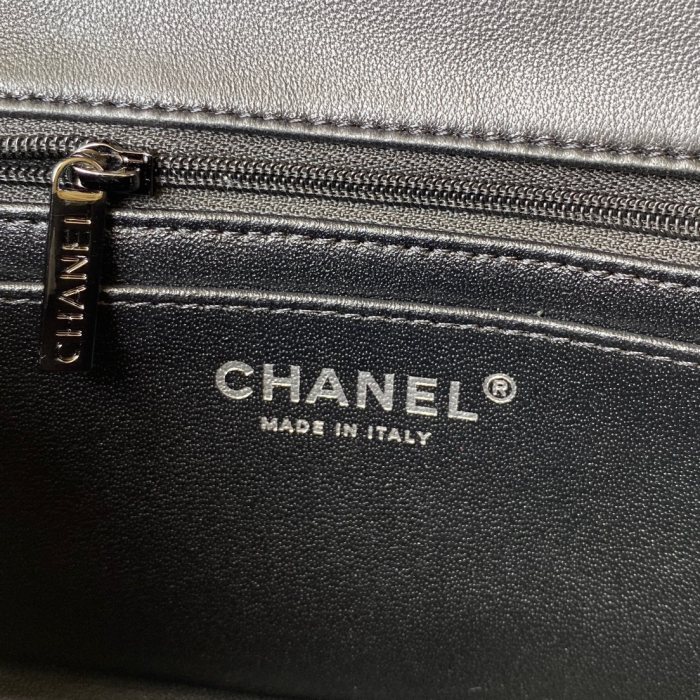  Handbag  Chanel  size 20 cm