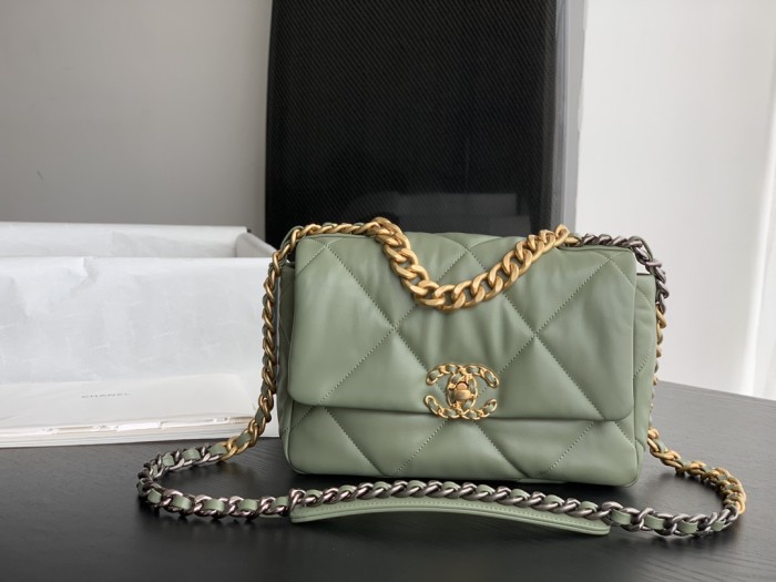  Handbag  Chanel 1160  size 26cmx16cmx9 cm