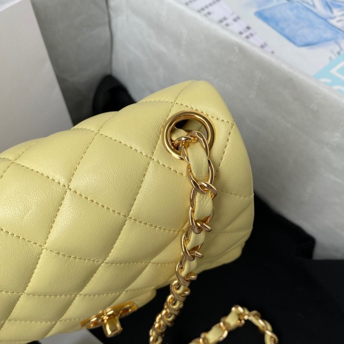  Handbag  Chanel  size 17  cm