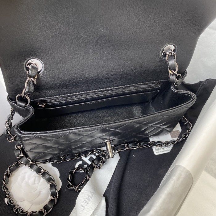  Handbag  Chanel  size 20 cm