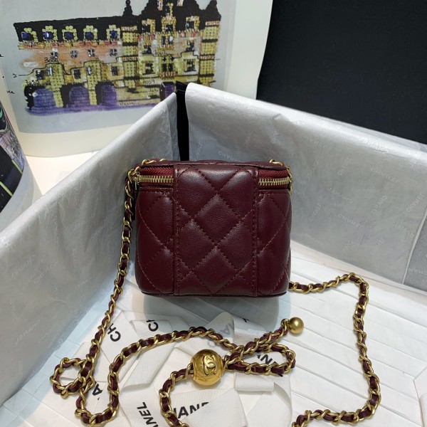  Handbag  Chanel  81136  size  10.5 8.5 7 cm