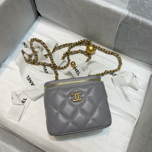 Handbag  Chanel  81136  size  10.5 8.5 7 cm