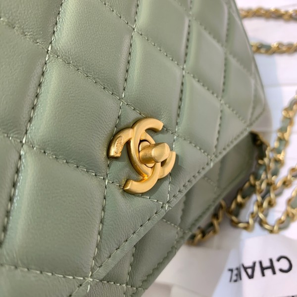  Handbag  Chanel 81133  size 19 cm