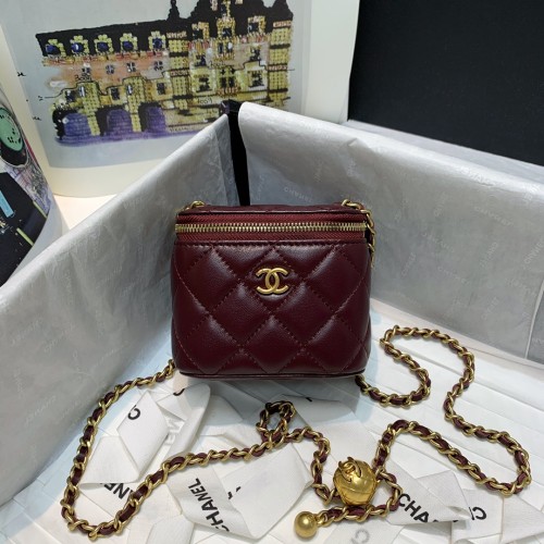  Handbag  Chanel  81136  size  10.5 8.5 7 cm