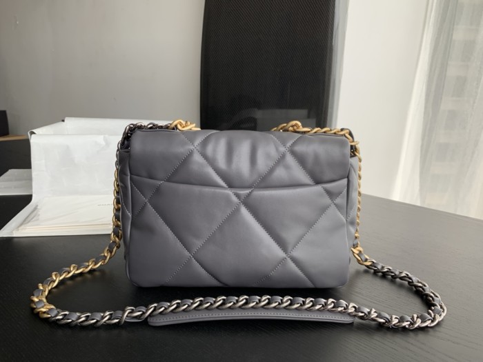  Handbag   Chanel 1160  size  26cmx16cmx9 cm