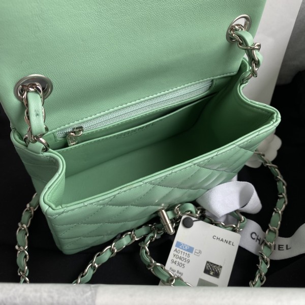  Handbag  Chanel  size 17 cm