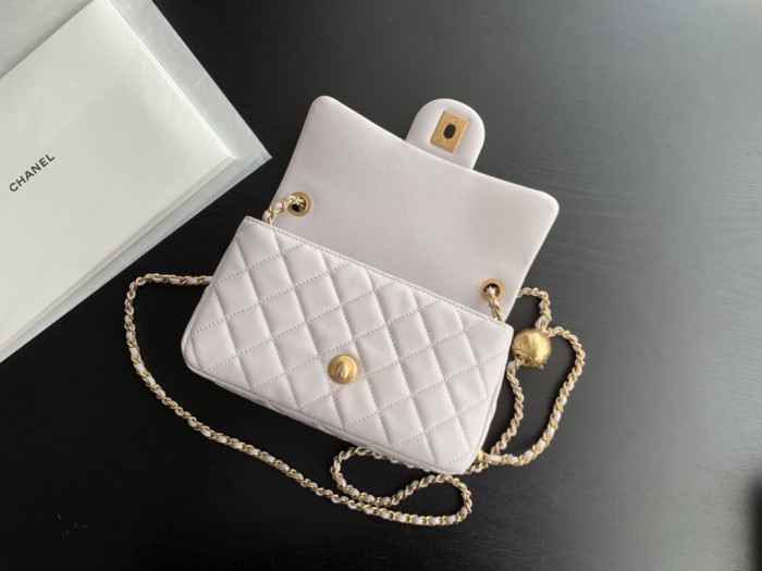  Handbag  Chanel  size  20 cm