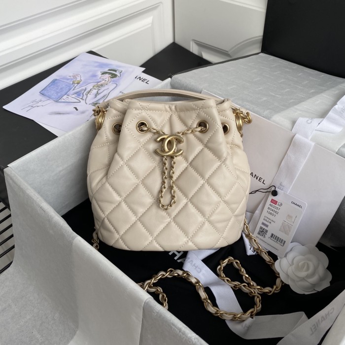  Handbag  Chanel  AS2057  size 20*23*13 cm.