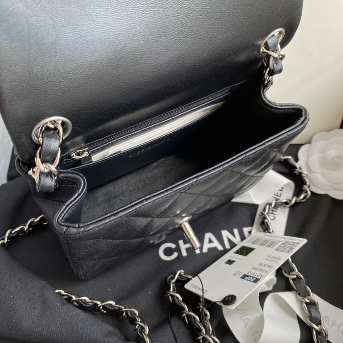  Handbag  Chanel  size 17 cm