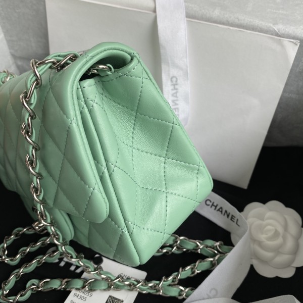  Handbag  Chanel  size 17 cm