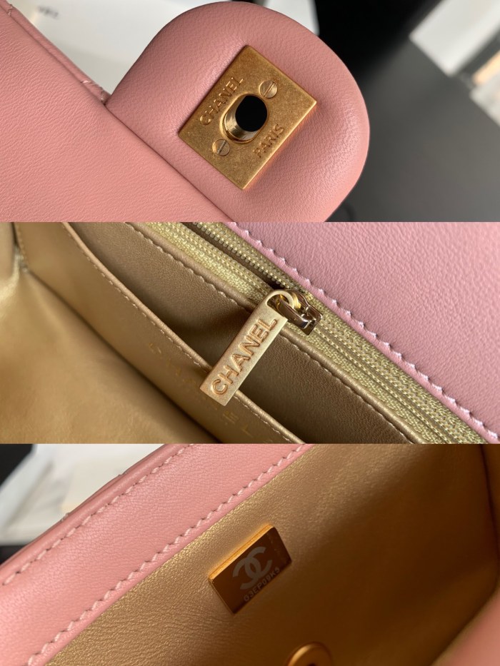  Handbag  Chanel  size  20 cm