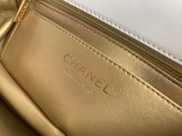  Handbag  Chanel  size  20 cm