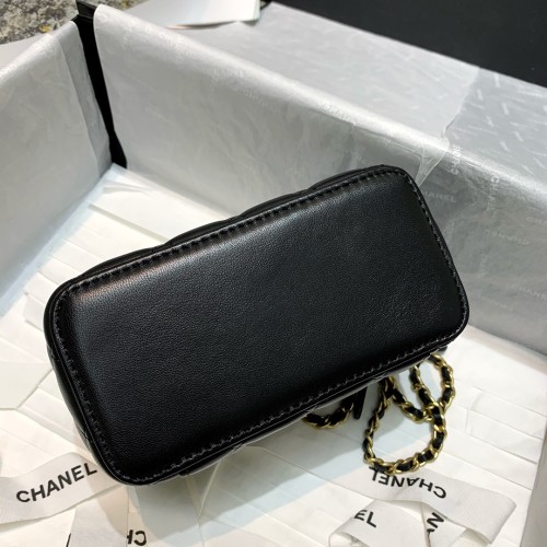  Handbag  Chanel  81138 size  16 9.5 8 cm