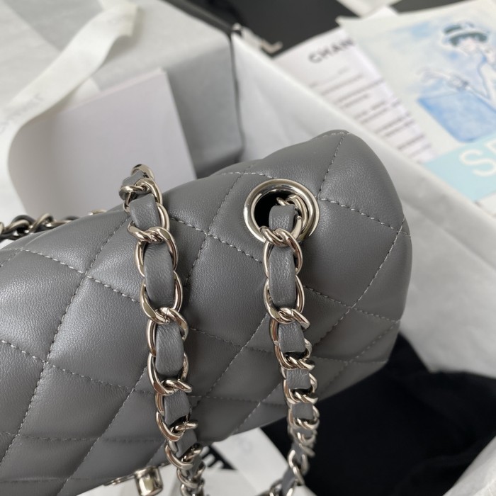  Handbag  Chanel  size 20 cm