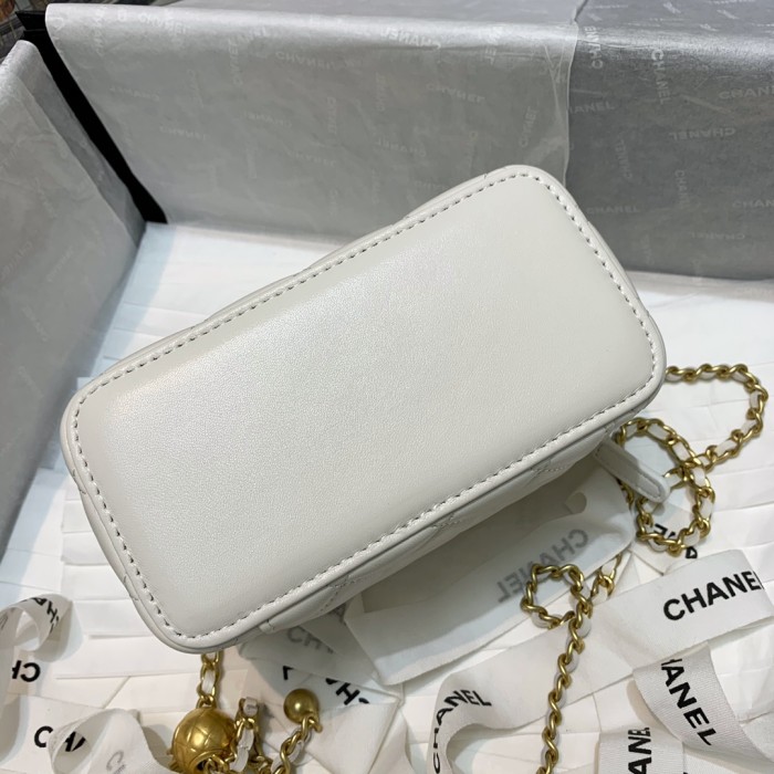  Handbag  Chanel 81138  size  16 9.5 8 cm