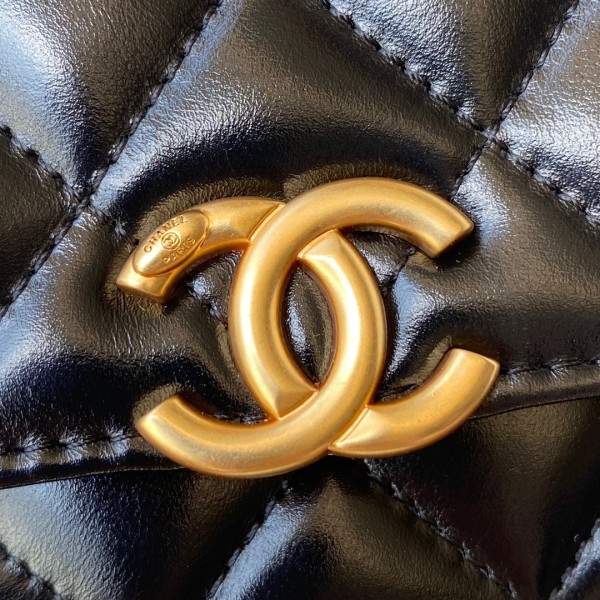  Handbag  Chanel AP2289 size  12.3x19.2x3.5 cm