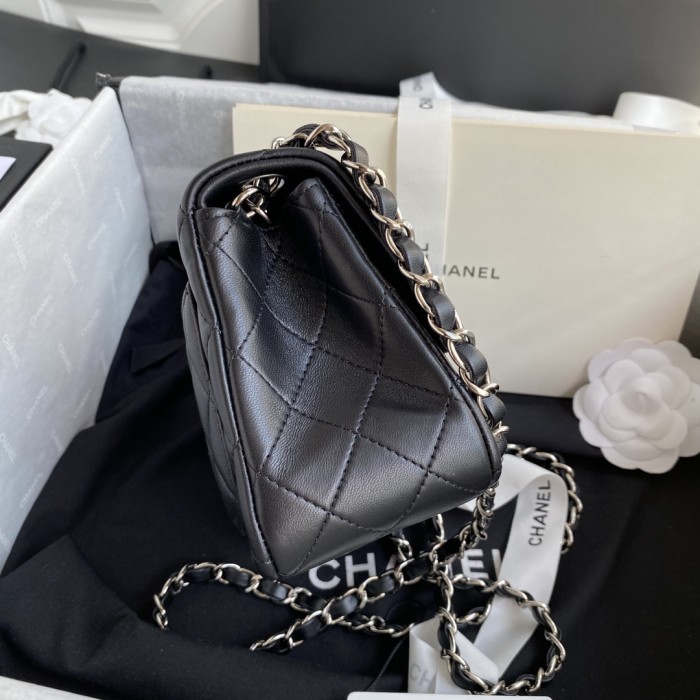  Handbag  Chanel  size 17 cm