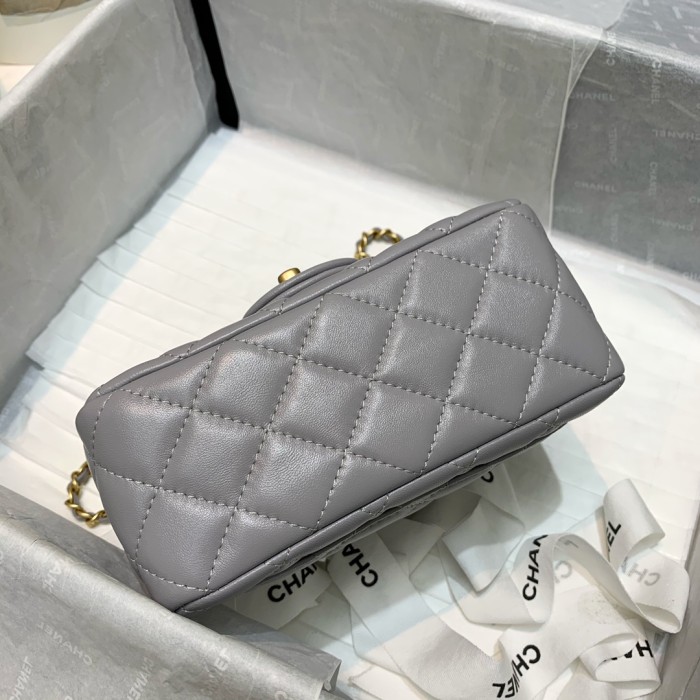 Handbag  Chanel 1786  size  17 cm