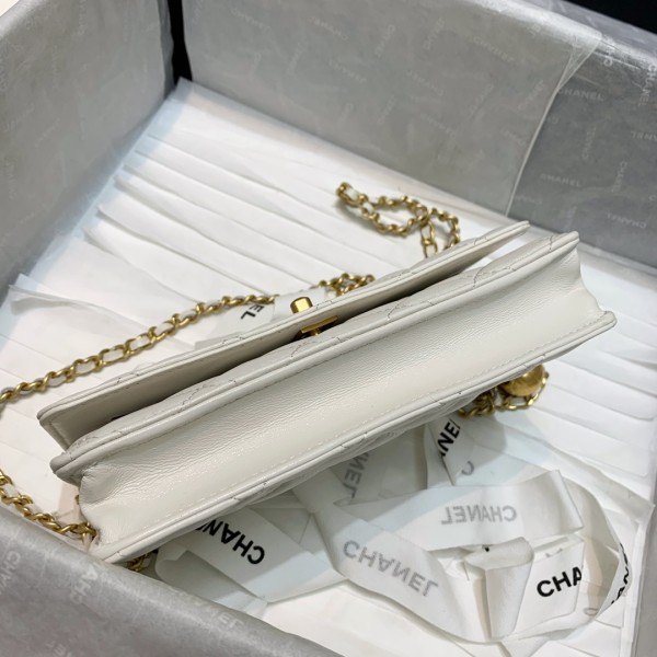 Handbag   Chanel 81133  size  19 cm