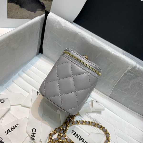 Handbag  Chanel  81136  size  10.5 8.5 7 cm