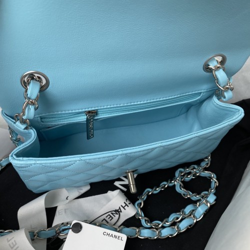  Handbag  Chanel  size   20 cm