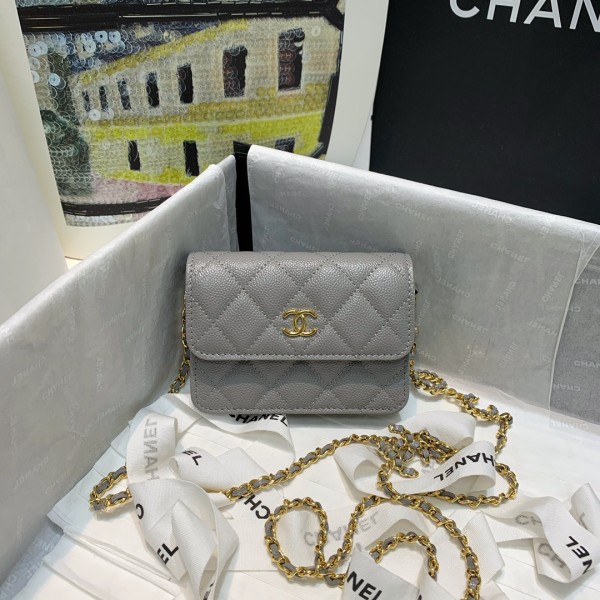  Handbag  Chanel  81139  size  12 8.5 2 cm