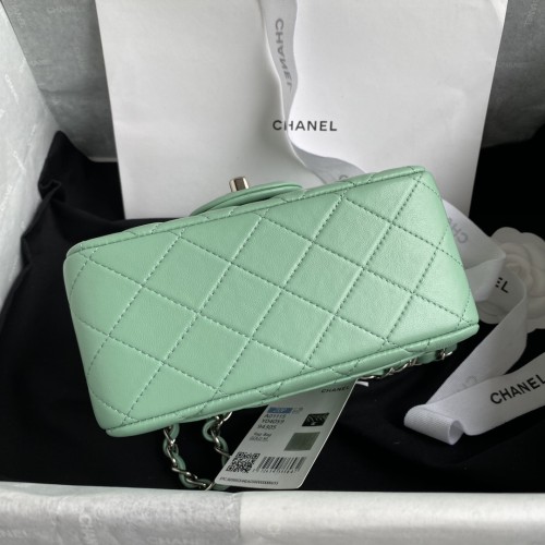  Handbag  Chanel  size 17 cm