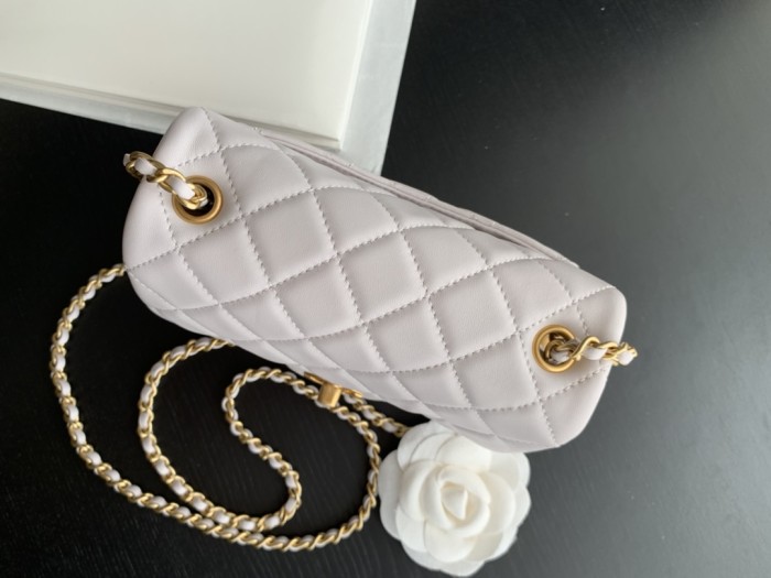  Handbag  Chanel  size 20 cm 