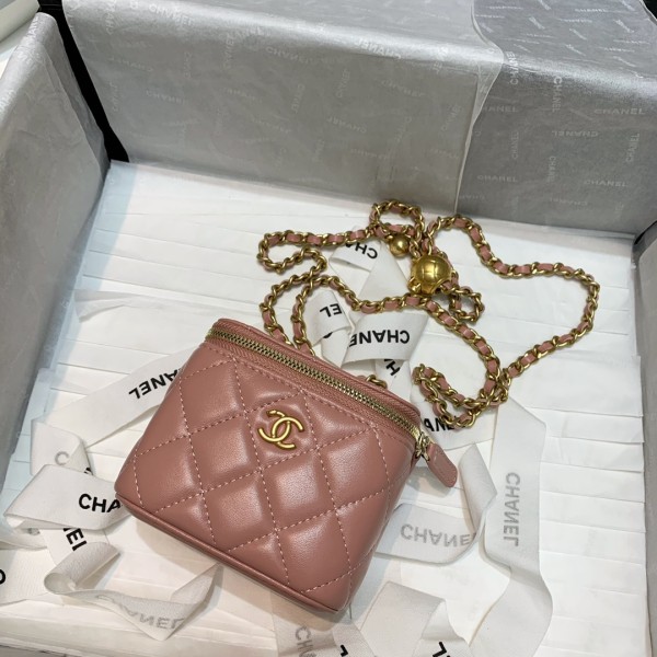  Handbag  Chanel  81136  size 10.5 8.5 7 cm