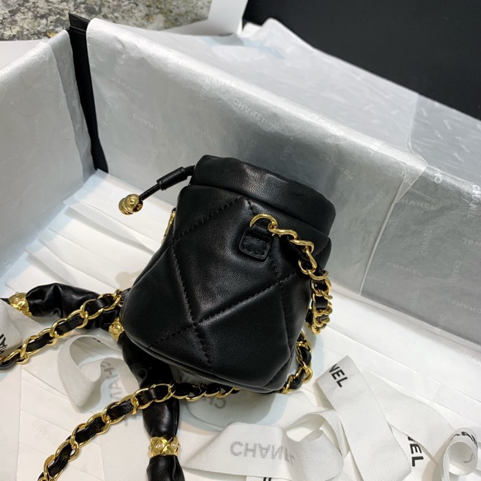  Handbag  Chanel 82330 size  10 9 9 cm