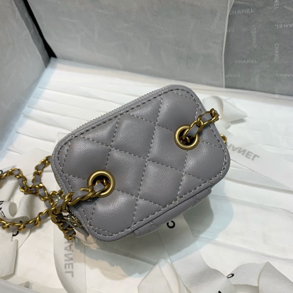 Handbag  Chanel  81136  size  10.5 8.5 7 cm