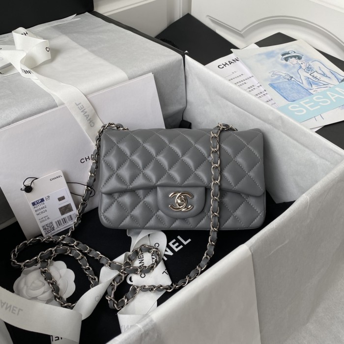  Handbag  Chanel  size 20 cm