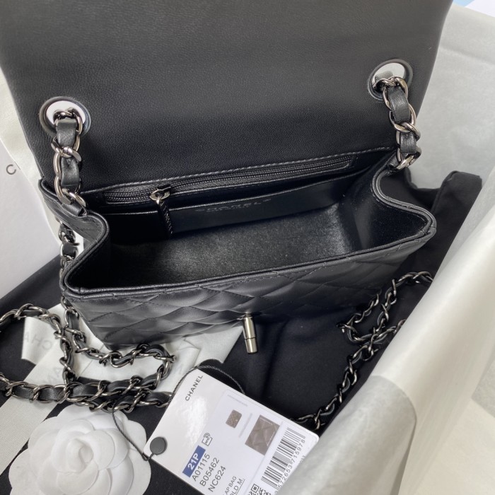  Handbag  Chanel  size  17 cm