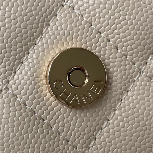  Handbag  Chanel  size 19  cm