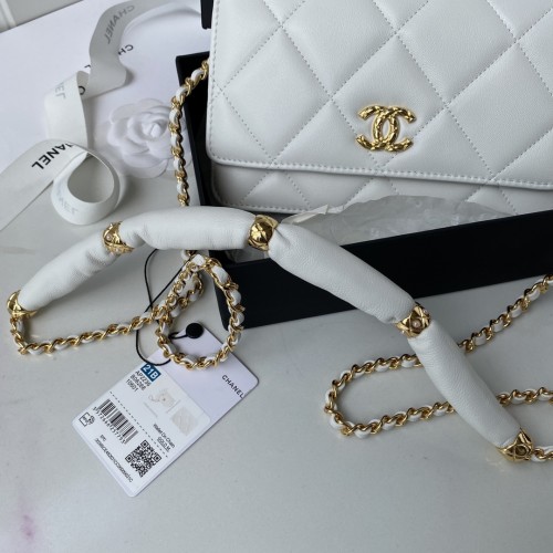  Handbag  Chanel  AP2236  size  19 cm.