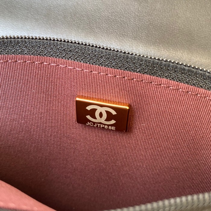  Handbag  Chanel AP2289 size  12.3x19.2x3.5 cm