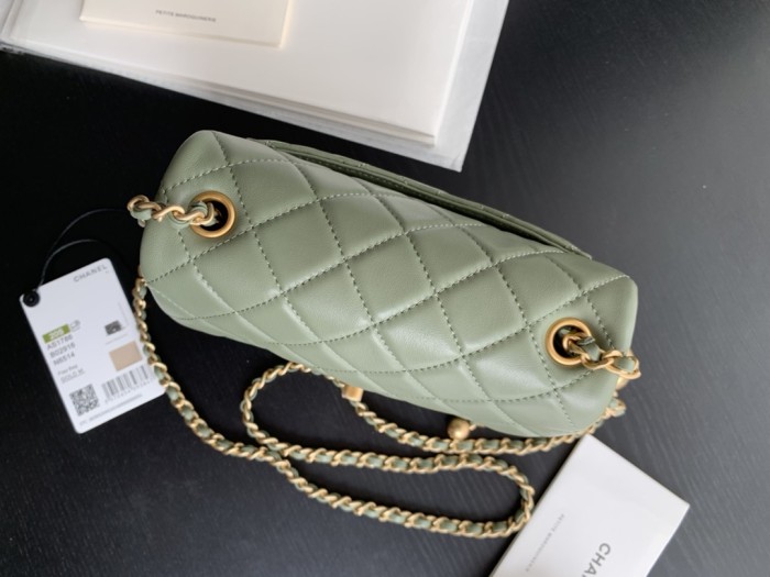  Handbag  Chanel  size  17 cm