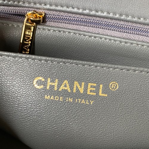  Handbag  Chanel  size 20 cm